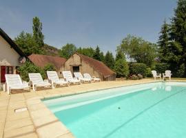 Appealing apartment in Vezac with swimming pool, hotel med pool i Beynac-et-Cazenac