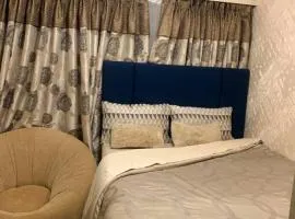 De Gold Nest-opposite USA Embassy (entire condo)