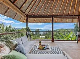 Idyllic Whitsunday Holiday Home with amazing views