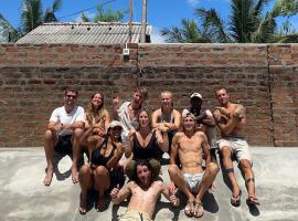 Hangten's Surf Skate Hostel, hotel bajet di Arugam Bay