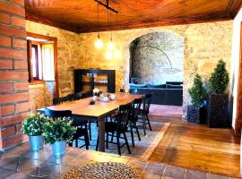 Charming House with Private Pool in Porto de Mós, Hotel in Porto de Mós