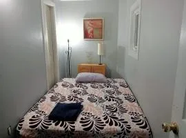 Small Cozy Private Room For 1 or 2 Travellers in a Great Location (King George Boulevard, Surrey)