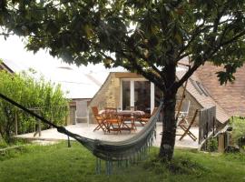 Lovely cottage in Peyzac le Moustier with Terrace, chata v destinácii Peyzac-le-Moustier