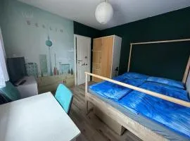 Gemütliches Zimmer bei Tina, nahe BER