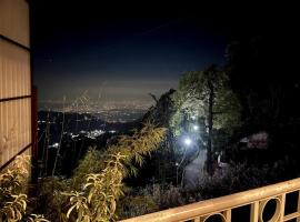 Ohana Casa at Mussoorie, City-View 650 m from Mall Road, hotel in Mussoorie