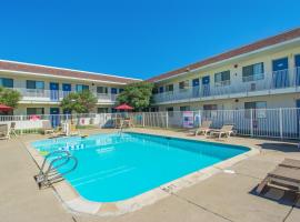 Motel 6-Redding, CA - North, hotel v destinaci Redding