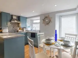 Inviting Traditional Fishermens cottage in the heart of the village, close to the harbour