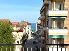 P027 - Porto Recanati, trilocale in centro vista mare