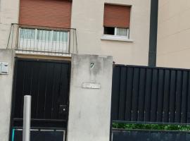 TONY House, Hotel in Bondy