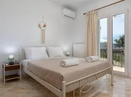 Altamira Apartment One - 1st Floor, 8 people, veranda with views