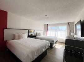 Ramada by Wyndham Kingston, motel a Kingston