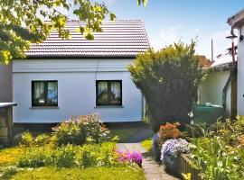 Cozy Home In Tambach-dietharz With Kitchen, hotel in Tambach-Dietharz