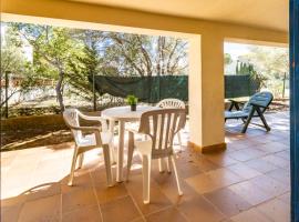 Grifeu 15 - Apartamento pequeño con patio，位于赫罗纳的酒店