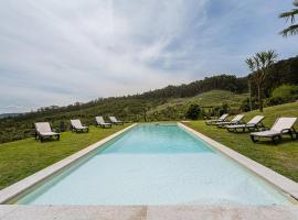 Countryside retreat in Barcelos، فندق مع موقف سيارات في Viatodos