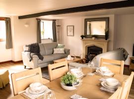 Beech Cottage cosy 7 bed sleeps 9 - dogs very welcome, hotel di Holmesfield