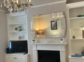 The Lily Pad - Cheltenham Townhouse, a short walk to Town Center and Racecourse, hotel malapit sa Cheltenham Racecourse Railway Station, Cheltenham