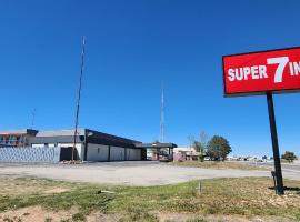 Super 7 Inn, hotel in Midland