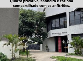 Quarto na região central com alexa integrada e sacada, Privatzimmer in Curitiba