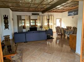 ROMO house, cottage sa Cotonou