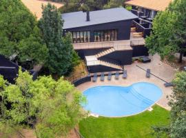 BlackBrick Bedfordview ApartHotel, hotel em Joanesburgo