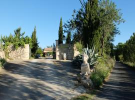 LA LAVANDIERE, hotel v destinaci Peyriac-de-Mer