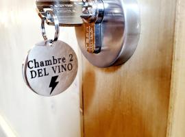 DEL VINO bar à vin & guitares, מלון זול בOrchamps-Vennes