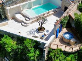 Les Terrasses de Bélarga - Maison d'hôtes - Piscine et Jacuzzi, hotel sa parkingom u gradu Bélarga