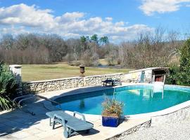 Villa de 3 chambres avec piscine partagee terrasse amenagee et wifi a Bosset, casă de vacanță din Bosset