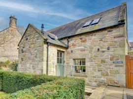 South Stable at Hallsteads: Cosy Stone Cottage, with Parking, rumah percutian di Alnmouth