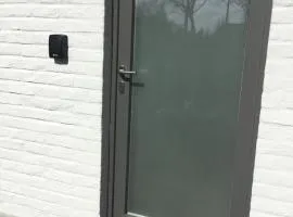 Gezellige studio met terras en gratis parking