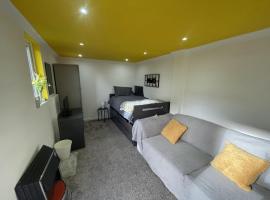 Single Room near Heathrow Windsor Legoland & Free Parking Onsite, Hotel in Burnham
