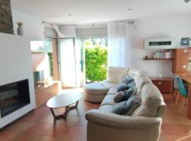 Casa Santa Creu - Private family villa in nature, Hotel in Piera