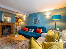 Spacious Luxury Cottage With Roof Terrace Close To The River Thames, holiday home in Henley on Thames