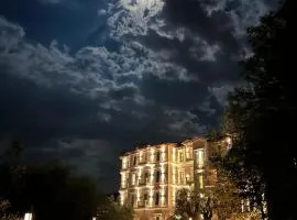 Atrium Hotel