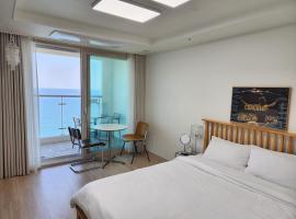 Sokcho Summitbay 1708 "Ocean View", hotel em Sokcho