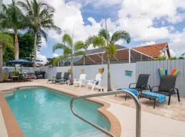 Charming Heated Pool Home - 3 miles to the Beach, Pet and Family Friendly -Available Year Round!