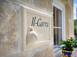 Ġarra Farmhouse with Heated Pool, hotel v destinaci Għasri