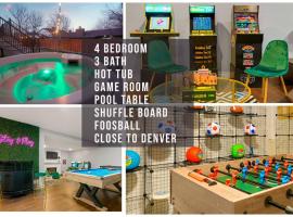 Arvada Charm w/ Hot Tub &Game Room - Near Denver, hotel a Arvada