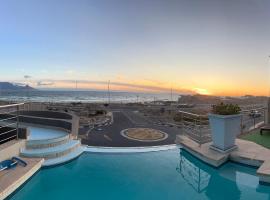 Oceansnest Guest House, vacation rental in Bloubergstrand