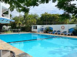 Coastal Comfort 2Bedroom Apartment, hotel di Frere Town
