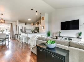 Spokane Valley Home with Fire Pit - 1 Mi to Trails!, ξενοδοχείο σε Spokane Valley