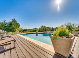 Stunning Ranch Villa Private Pool and Hot Tub!, holiday home in Weimar