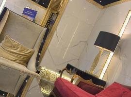 One bedroom flat available for month in al qasmiyah, kæledyrsvenligt hotel i Sharjah