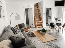 Southern Comfort - Hot tub - Modern - Relaxing, hotel i Central Point