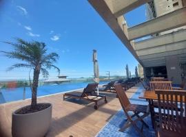 Home Club frente mar, piscina aquecida e quartos c/ ar cond (Piçarras), hotel Itajubában