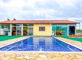 Chácara com lazer completo e piscina em Igaratá - SP, maison de vacances à Igaratá