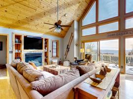 Bear's Eye View, vacation home in McHenry