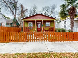 Orange Street Haven, cottage in Wilmington