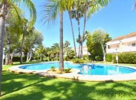 THE BEACH HOUSE PLAYA DEL ARENAL - POOL AND GARDEN Steps from the beach, hotel com piscina em Platja de l'Arenal
