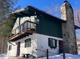 Wandering Creek Ski Lodge, villa in Stratton Mountain